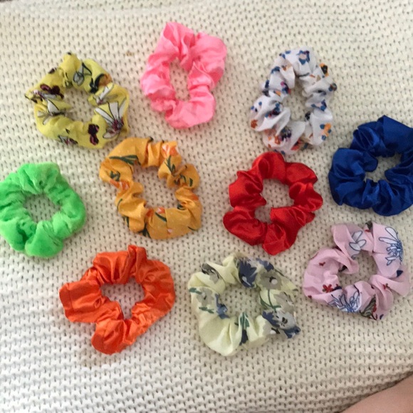 5 NWOT Scrunchies - Picture 3 of 15